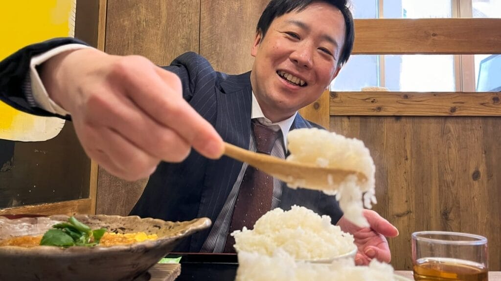 ご飯をよそう