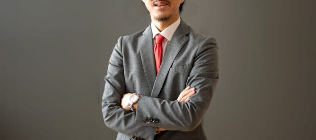 スーツの男性