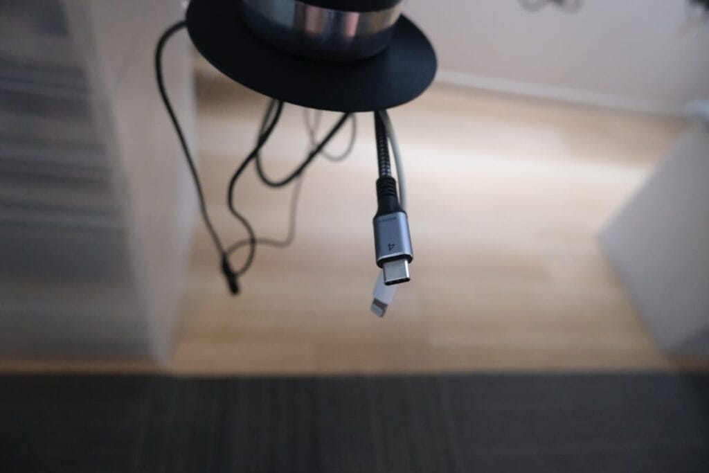 充電ケーブル
